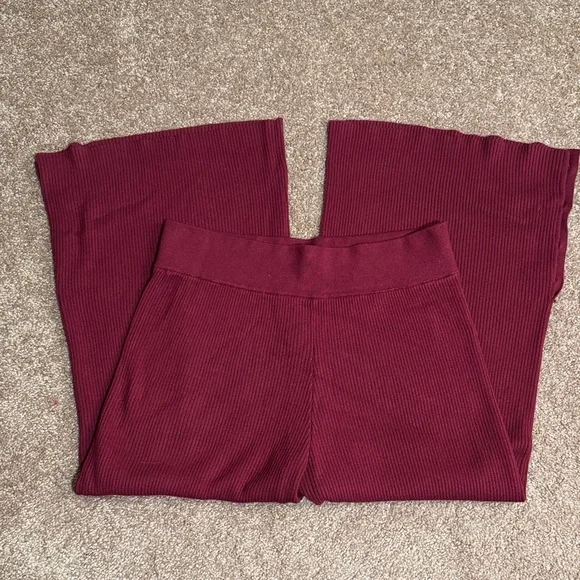NWOT Anthropologie Deep Red Knitwear Pull On Cropped Wide Leg Button Accents - Picture 2 of 10
